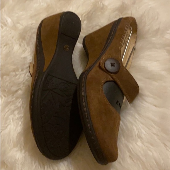 STRICTLY COMFORT MARIAN SUEDE LEATHER SLIP ONS - Picture 2 of 8